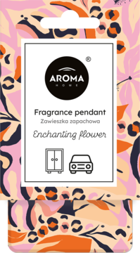Biała zawieszka zapachowa AROMA HOME Enchanting Flower z ikonami szafy i samochodu, na tle wzorzystym.