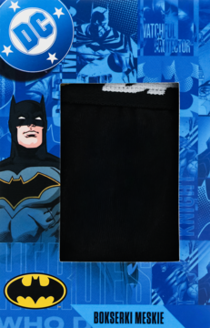 Czarne bokserki męskie Batman, złożone na tle z komiksowymi grafikami i logo DC Comics.