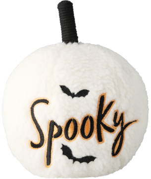 Biała, puszysta poduszka-dynia, z czarnym napisem 'Spooky' z pomarańczowym akcentem i małymi nietoperzami. Idealna na Halloween.