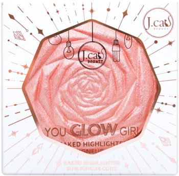 Rozświetlacz J.Cat Beauty You Glow Girl Crimson Gleam, różowa róża z połyskiem w opakowaniu. Frontalny widok.