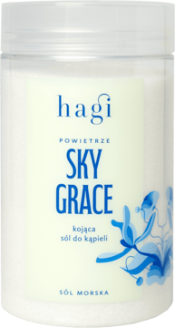 Przezroczysty słój z solą morską Hagi Sky Grace, kojącą sól do kąpieli, z białą zakrętką i niebieskim napisem.