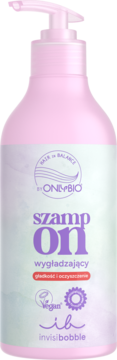 Szampon wygładzający OnlyBio x Invisibobble w różowej butelce z pompką, widok z przodu, napisy vegan.