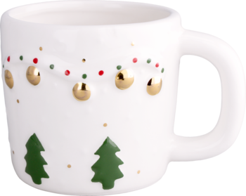 Biały ceramiczny kubek świąteczny z zielonymi choinkami i złotymi bombkami na girlandzie.