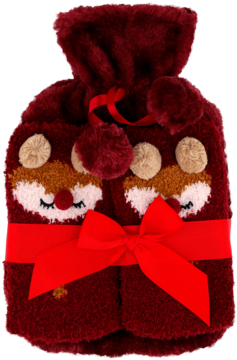 Miękki bordowy pokrowiec na termofor z dwoma uśpionymi lisami, jasnymi pyskami i uszami, przewiązany czerwoną kokardą.