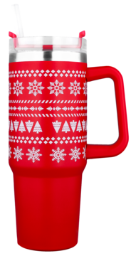 Czerwony kubek termiczny z białymi płatkami śniegu i choinkami, z uchwytem i słomką, widok z boku.