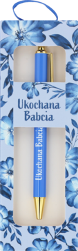 Niebieski długopis z grawerem "Ukochana Babcia" w pudełku z niebieskim, kwiatowym wzorem, widok z przodu.