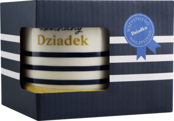 Białe mydło z napisem "Kochanemu Dziadkowi Dziadek" i granatowymi paskami, na tle w białe pasy, z niebieską odznaką.