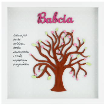 Biała ramka, drzewo z różowymi liśćmi i napisem Babcia. Dekoracyjny obrazek z cytatem o babci, widok z przodu.