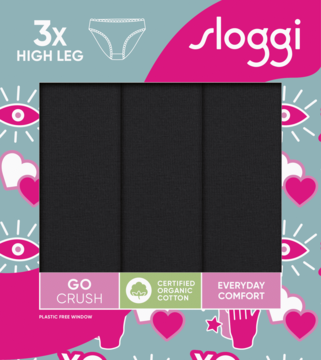 Trójpak czarnych fig Sloggi Go Crush High Leg z organicznej bawełny, widoczne przez okno opakowania na wzorzystym tle.