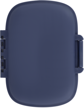 Ciemnoniebieskie, matowe pudełko na drobiazgi o zaokrąglonym kształcie, widok z góry. Widoczne zawiasy z lewej strony.