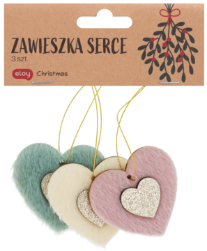 Trzy pluszowe zawieszki serca świąteczne: różowa, beżowa, błękitna, z brokatowym środkiem. Opakowanie.