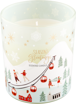 Świąteczna świeca zapachowa Season's Greetings w szklanej obudowie z zimowym wzorem: góry, narciarze i gondole. Widok z przodu.