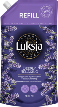 Fioletowy refill Luksja Deeply Relaxing, lawendowe mydło w płynie 900 ml, z motywem lawendy, widok z przodu.