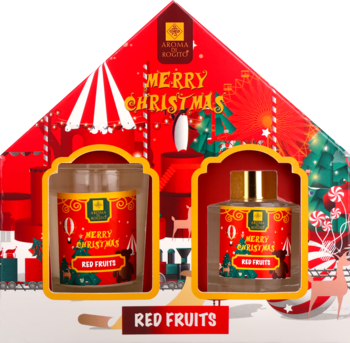 Zestaw świąteczny Aroma Boost 'Red Fruits' z dyfuzorem i zapachem w otwartym czerwonym pudełku z reniferami i drzewkami.