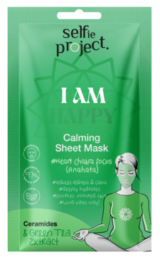 Zielona maska w płachcie Selfie Project I Am Happy Calming Sheet Mask, z kobietą w medytacji, widok z przodu.