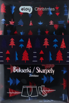 Zestaw Eloy Christmas: bokserki i skarpety w ciemnym opakowaniu z wzorem czerwono-niebieskich choinek, widok z przodu.