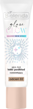 Bielenda Glaze Glow skin tint, lekki podkład rozświetlający, odcień 02, w białej tubce z holograficznym wzorem.