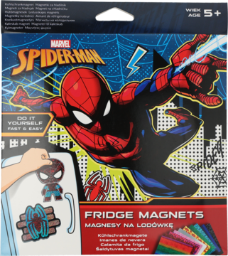 Marvel Spider-Man Fridge Magnets DIY craft kit. Opakowanie z dużą ilustracją Spider-Mana, napisami i dzieckiem na lodówce.