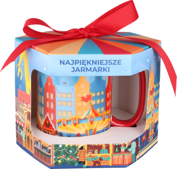 Kolorowy kubek z jarmarkiem świątecznym w otwartym, ozdobnym pudełku z czerwoną wstążką, widok z góry.