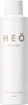 Biała butelka HEÖ HELSINKI DRY BOOST SPRAY 250ml, widok z przodu, z jasnym logo i tekstem.