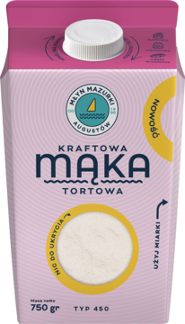 Kraftowa mąka pszenna tortowa Młyn Mazurki typ 450, 750g, różowe opakowanie z okienkiem, widok z przodu.