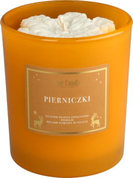 Sojowa świeca zapachowa Pierniczki w bursztynowym szklanym słoiku, z białym woskiem i złotą etykietą.