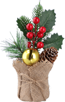 Świąteczna dekoracja w jutowym worku: zielone gałązki, czerwone jagody, złota bombka i szyszka.