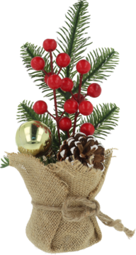 Bożonarodzeniowa dekoracja z zielonym igliwiem, czerwonymi jagodami, szyszką i złotą bombką w jutowym woreczku.