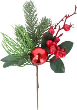 Świąteczny pik z zielonymi igłami sosny, klastrem czerwonych jagód i dużą błyszczącą bombką. Widok z przodu.