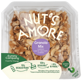 Nut's Amore Granola Mix z orzechami nerkowca, migdałami, włoskimi, w przezroczystym opakowaniu, widok z góry.