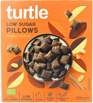 Pomarańczowe pudełko Turtle Low Sugar Pillows Peanut butter, z miską czekoladowych poduszek w mleku.