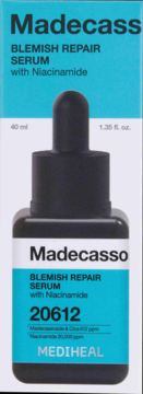 Mediheal Madecass Blemish Repair Serum 40ml z niacynamidem, butelka z kroplomierzem widoczna w niebiesko-szarym pudełku.