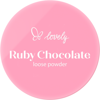 Różowy puder sypki do twarzy Lovely Ruby Chocolate w okrągłym opakowaniu, widok z przodu na białym tle.