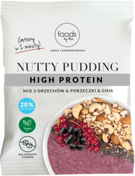 Foods by Ann Nutty Pudding High Protein, biała saszetka z fioletowym puddingiem, orzechami i porzeczkami.