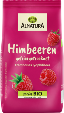 Fuksjowa torebka Alnatura z liofilizowanymi malinami BIO. Na niej trzy czerwone maliny i napis 'Himbeeren gefriergetrocknet'.