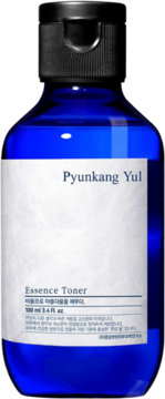 Pyunkang Yul Essence Toner w niebieskiej butelce z czarną nakrętką, widok z przodu, 100 ml.