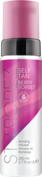 St.Tropez Self Tan Berry Sorbet samoopalająca pianka 200ml, biała butelka z różowo-purpurowym wzorem, z przodu.