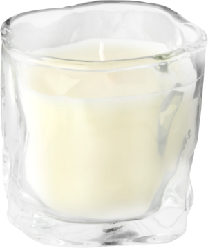 Biała świeca zapachowa w przezroczystym, kwadratowym szkle o pofałdowanych ściankach, widok z przodu.