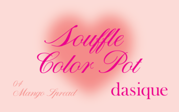 Grafika Dasique Souffle Color Pot Mango Spread. Różowe tło, rozmyte serce, różowe napisy: Souffle Color Pot, dasique, Mango Spread.