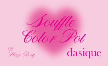 Grafika promocyjna Dasique Souffle Color Pot Haze Rosy 09. Różowe napisy na tle jasnego serca.