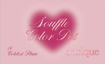Dasique Souffle Color Pot Coldest Plum (balsam do ust/policzków), różowa grafika z sercem i złotym tekstem.
