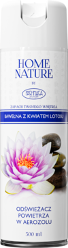 Biały odświeżacz powietrza Home Nature Bawełna z kwiatem lotosu 500ml, z grafiką różowego lotosu i kamieni.