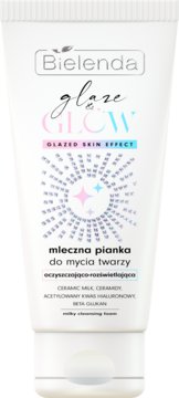 Bielenda Glaze & Glow mleczna pianka do mycia twarzy oczyszczająco-rozświetlająca, biała tubka z frontu z holograficznym wzorem.