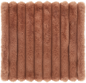Puszysty, karmelowy materiał z futra sztucznego, widok z góry, z wyraźnymi, pionowymi, wypukłymi prążkami.