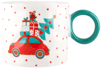 Biały kubek z czerwonym autem wiozącym choinkę i prezenty. Drobne czerwone kropki. Turkusowy uchwyt.