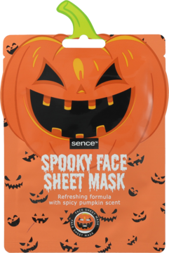 Sence Spooky Face Sheet Mask, pomarańczowe opakowanie dyni z etykietą "spicy pumpkin scent", widok z przodu.