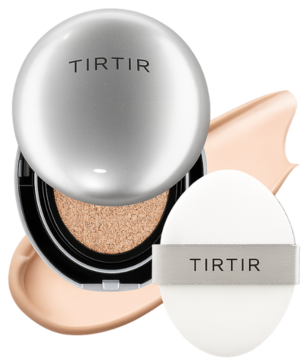 TIRTIR Mask Fit Aura Cushion Mini 21C Cool Ivory: otwarty kompakt z puszkiem i kremowym swatche. Nawilżający podkład.