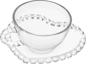 Przezroczysta filiżanka szklana z falą serc i spodkiem w kształcie serca z ozdobnym rantem, widok z góry.