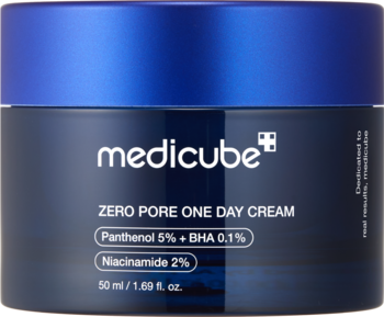 MEDICUBE Zero Pore One Day Cream w ciemnoniebieskim słoiczku, widok z przodu. Krem na pory z Panthenol i Niacinamide.