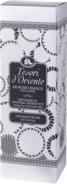 Tesori d'Oriente Muschio Bianco dyfuzor, białe pudełko w orientalne wzory, srebrne akcenty, widok pod kątem.